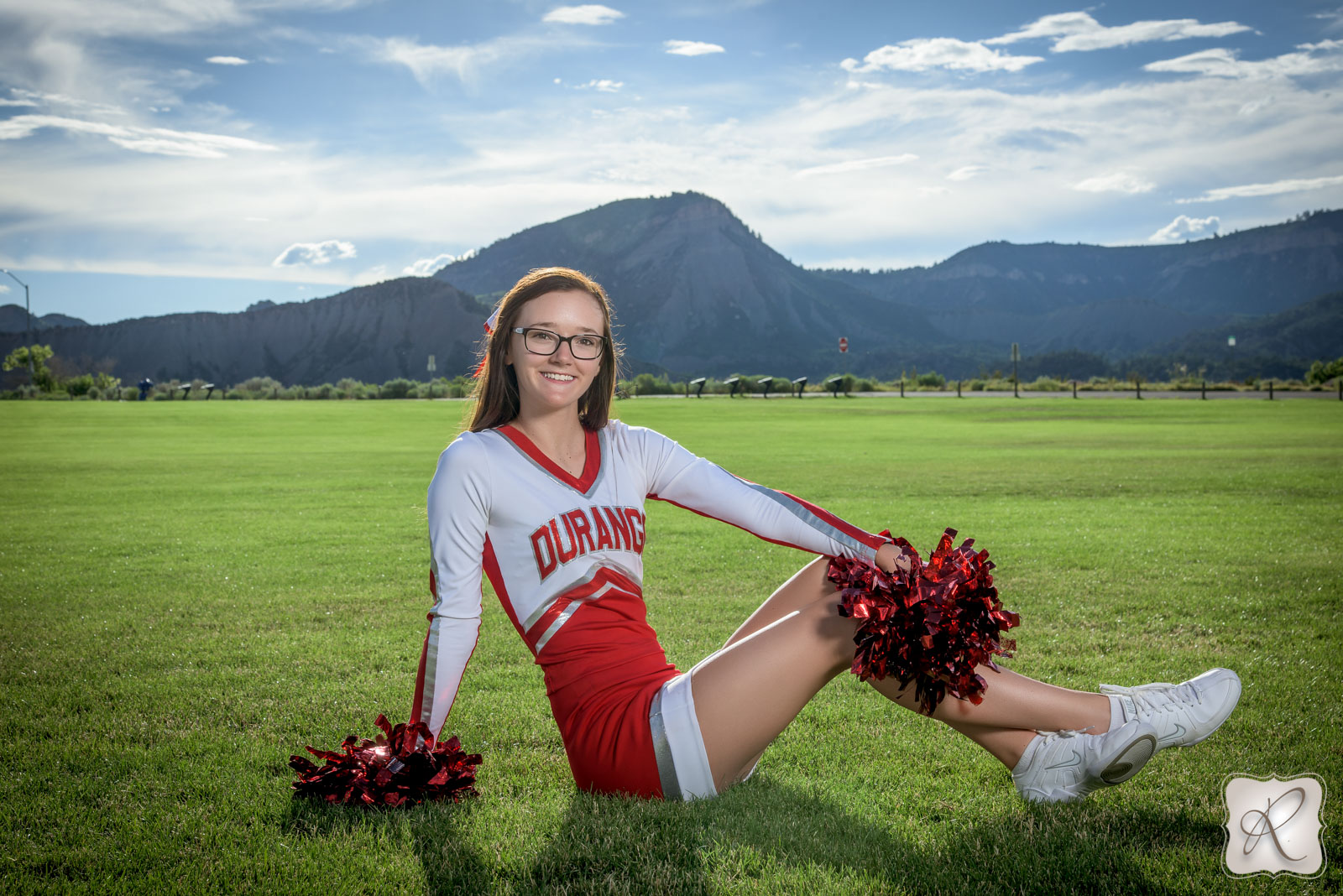 Sporty senior pictures in Durango, Colorado - cheerleading
