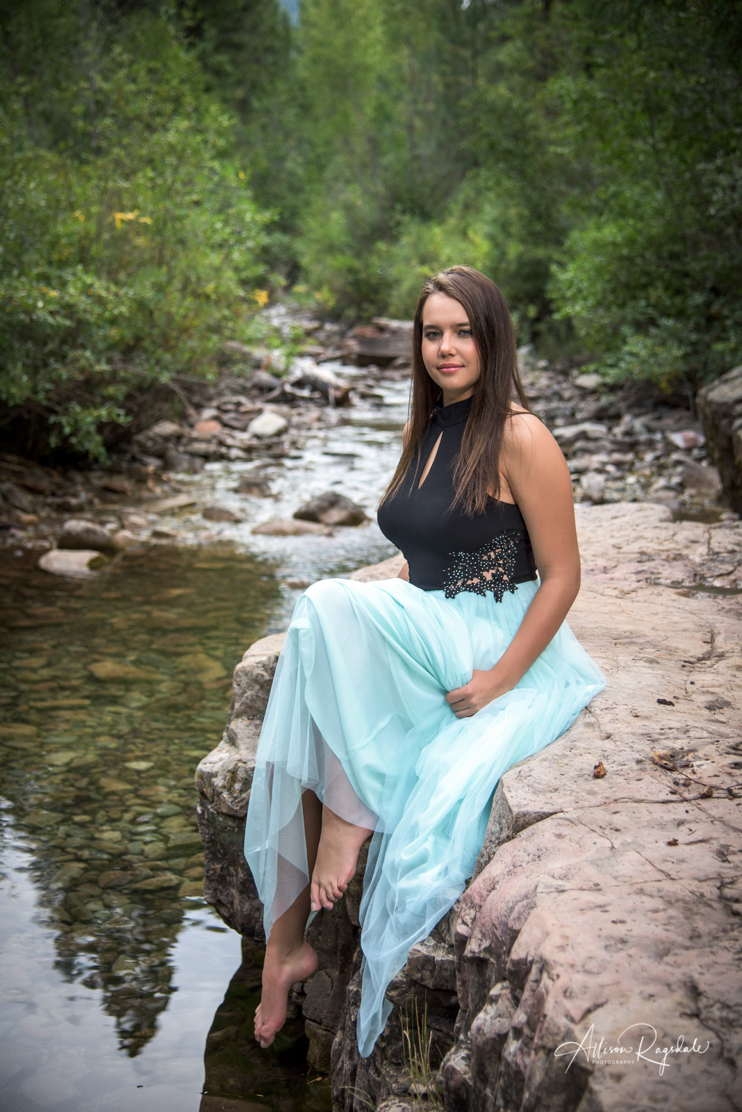 professional outdoor senior pictures in Durango Colorado by Allison Ragsdale Photography