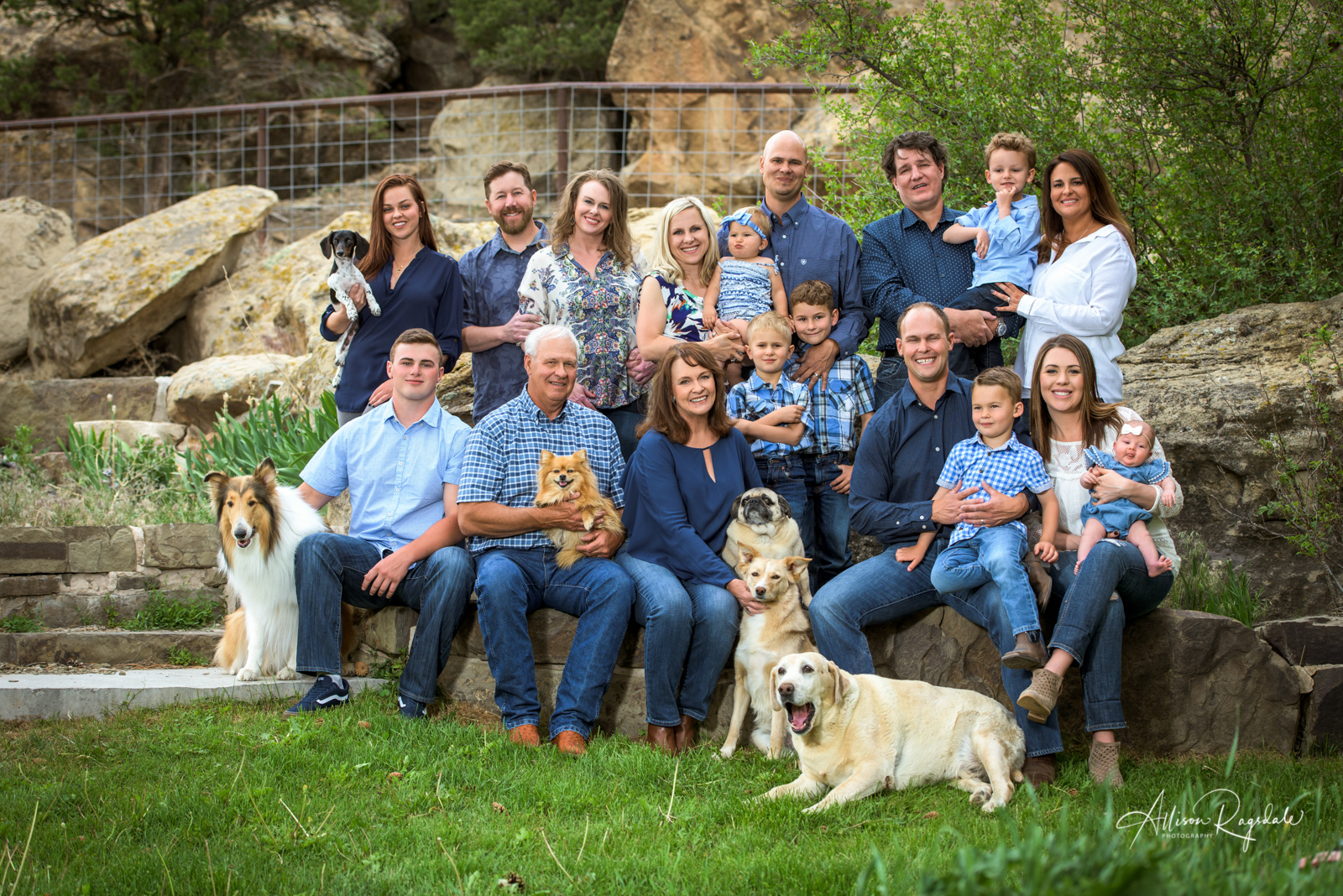professional outdoor portraits for large families in Durango Colorado by Allison Ragsdale Photography