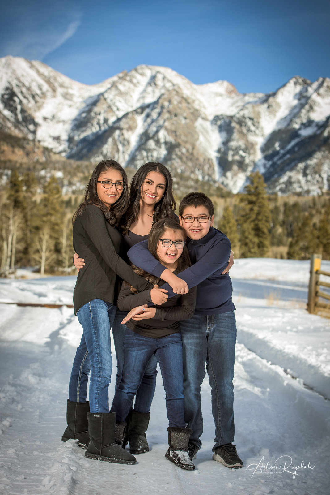winter family pictures in Durango Colorado 