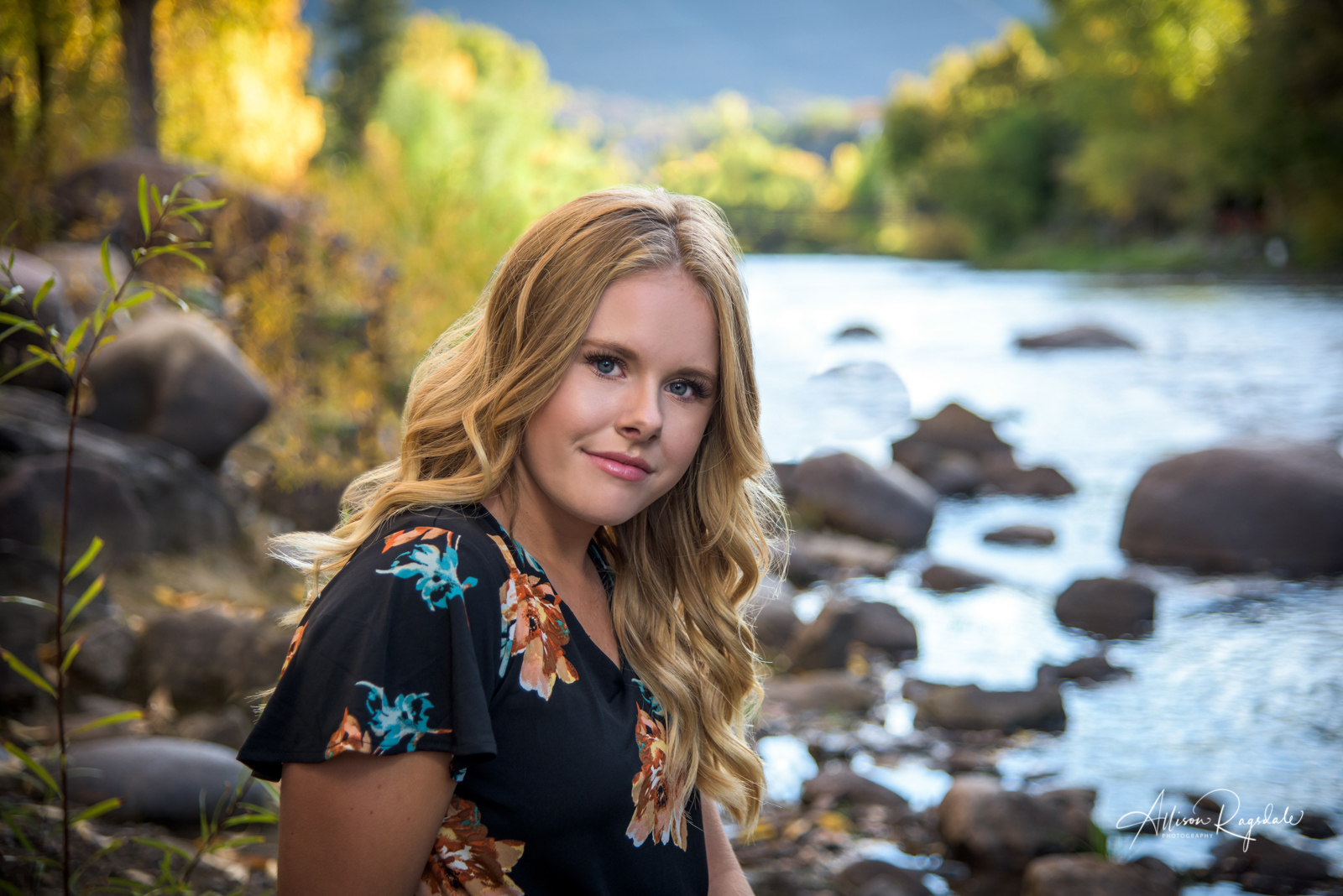 outdoor senior river pictures