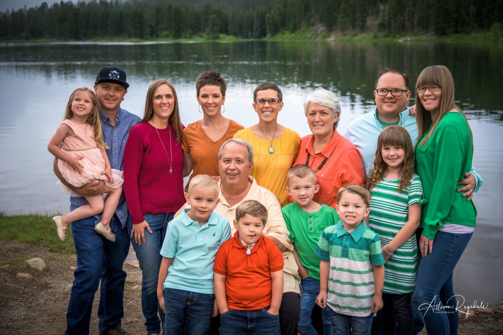 Extended family photography outdoors, The Nygren Family