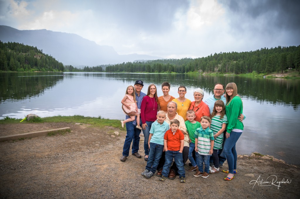Outdoor landscape family photos, the Nygren Family