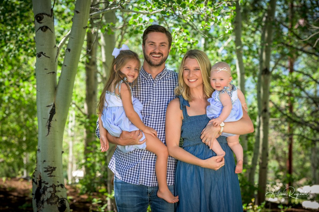 Adorable family pictures in aspen trees