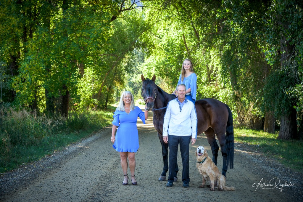 Family pictures with horse