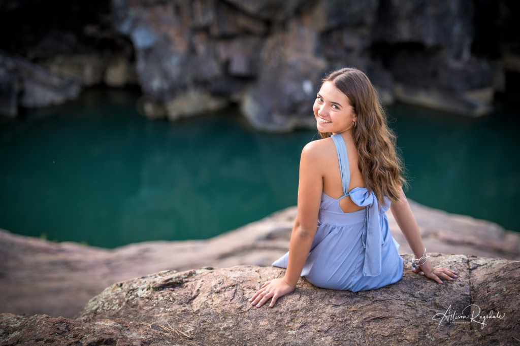 Cute senior pictures on cliff