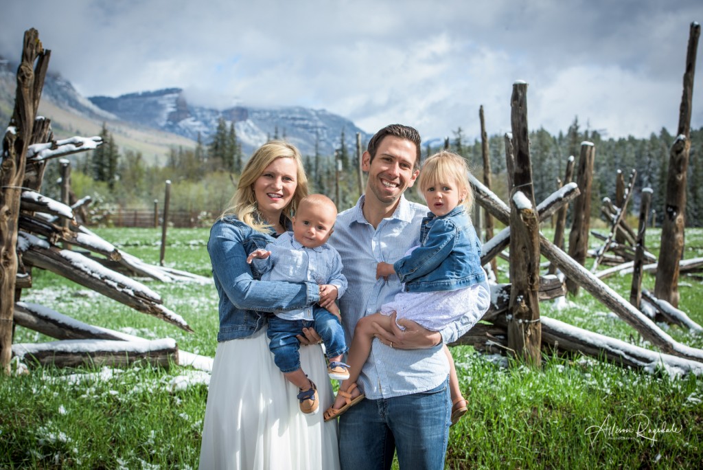 Snowy family pictures in Colorado