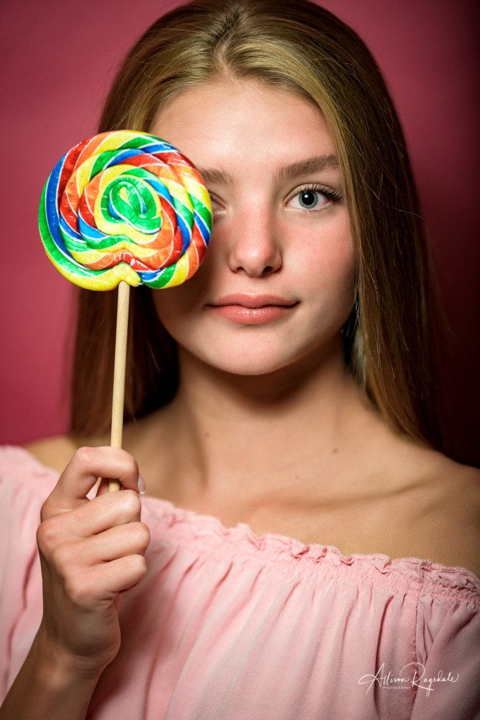 Senior photos with lollipops