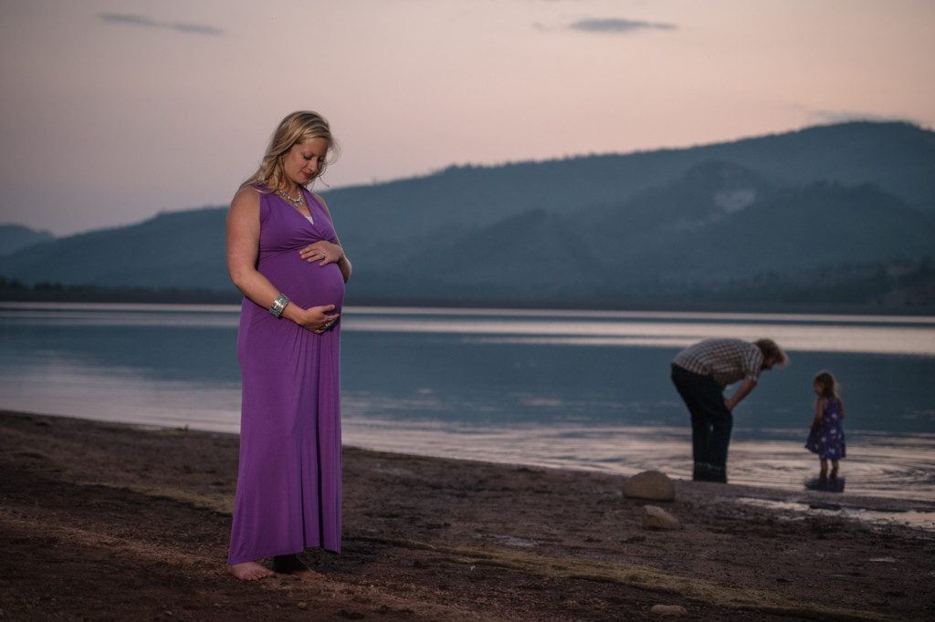candid maternity photos photographed by Allison Ragsdale