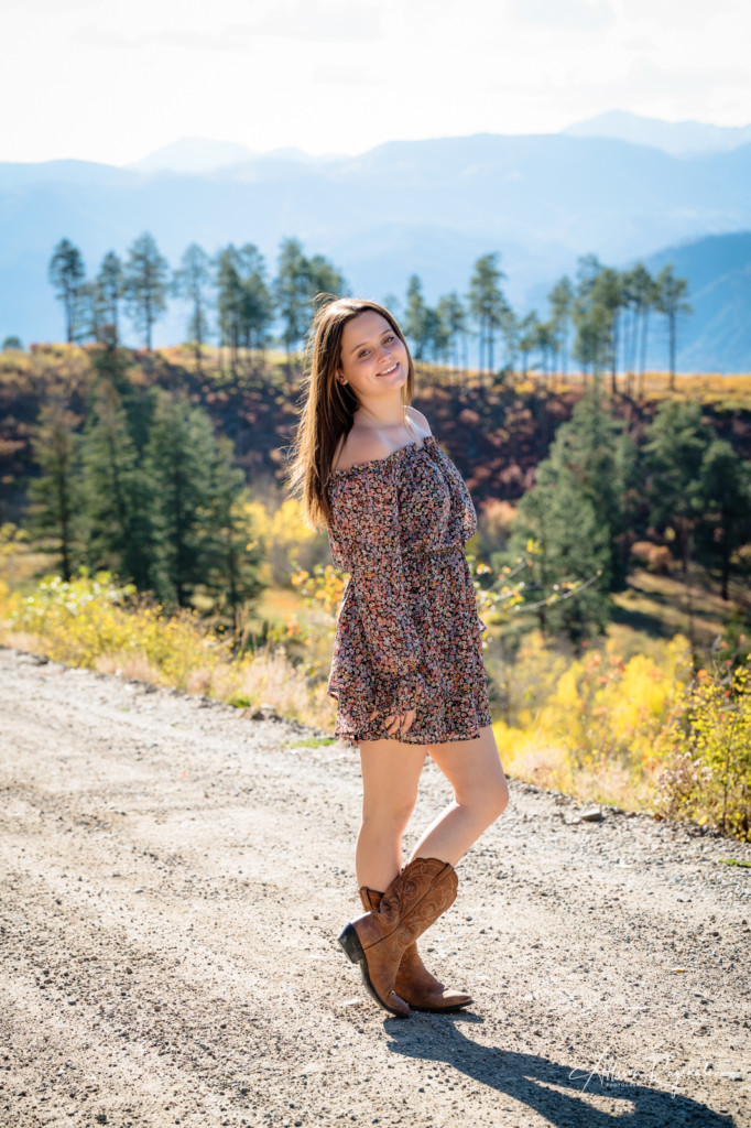 senior girl photo mountains pine trees cowgirl boots